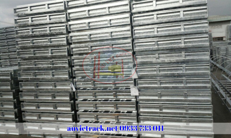 pallet sắt chứa hàng
